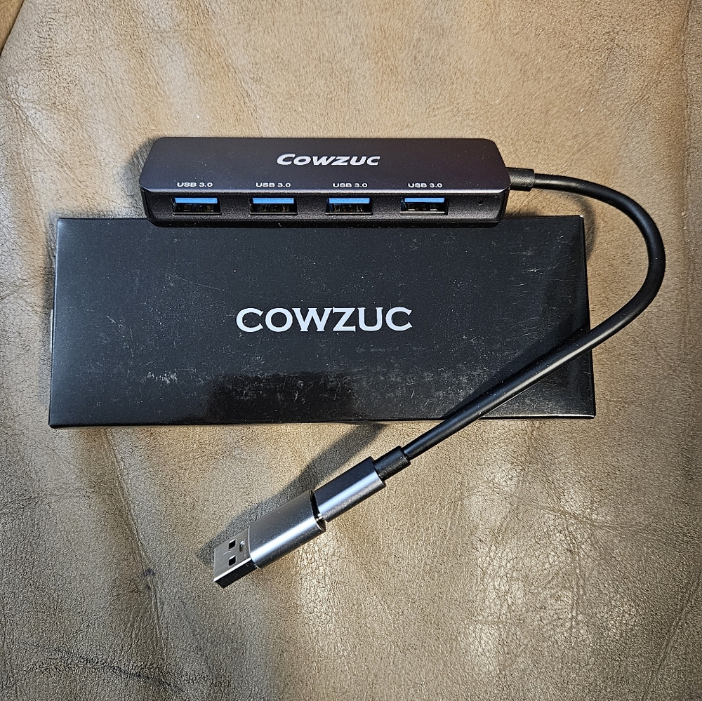 NEW - Cowzuc USB Hub